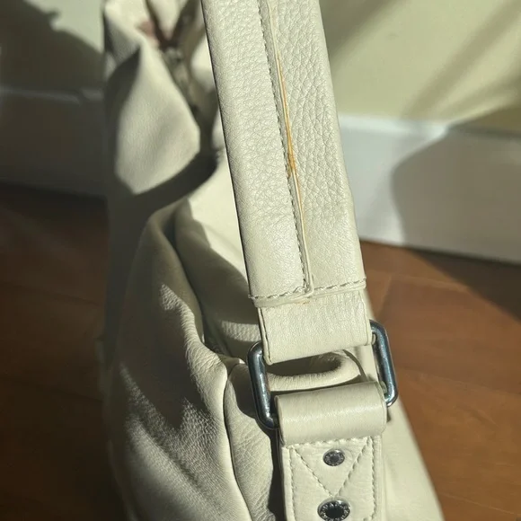 Danier Cream Leather Shoulder Bag - Picture 4 of 10
